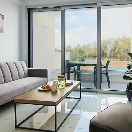Phaedrus Living - Seaside Executive Flat Harbour 208 Apartment