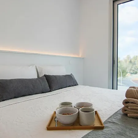 Phaedrus Living - Seaside Executive Flat Harbour 208 Apartment *